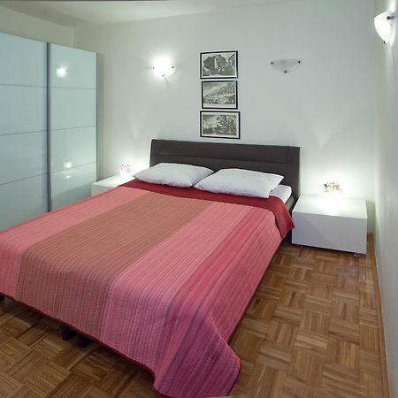 Ideal Location Split Apartments Δωμάτιο φωτογραφία