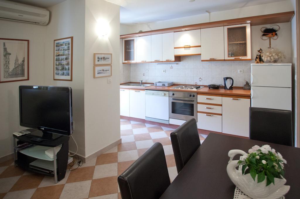 Ideal Location Split Apartments Δωμάτιο φωτογραφία