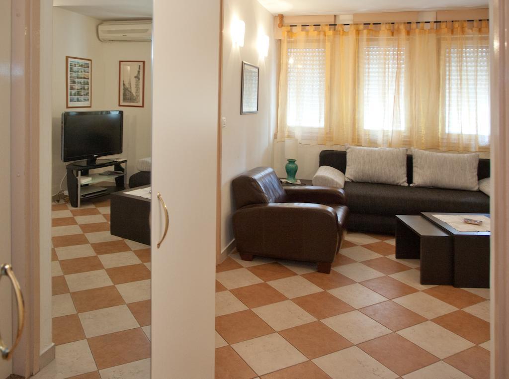 Ideal Location Split Apartments Δωμάτιο φωτογραφία