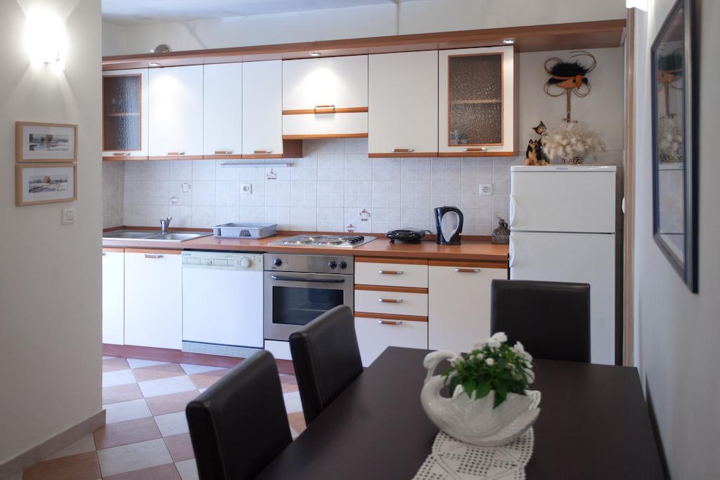 Ideal Location Split Apartments Δωμάτιο φωτογραφία