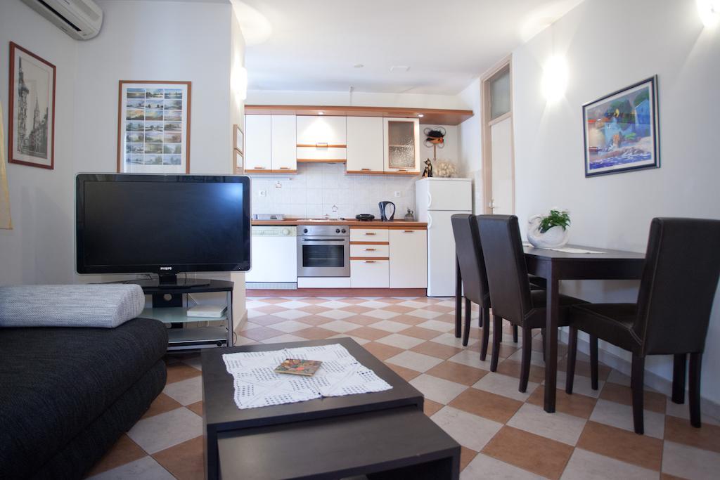 Ideal Location Split Apartments Δωμάτιο φωτογραφία