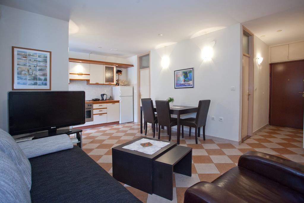 Ideal Location Split Apartments Δωμάτιο φωτογραφία